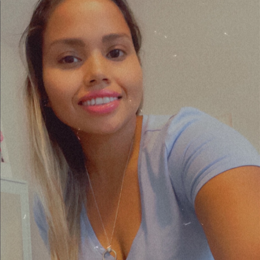 Meet your Posher, Ana n